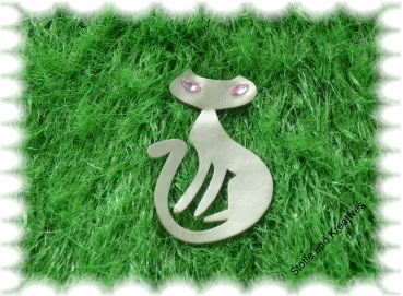 cat  iron on, silver