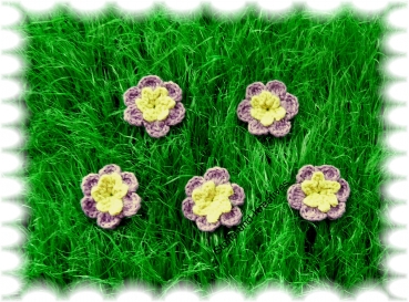Häkelblumen  crochet flower violet, lime