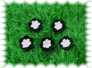 Häkelblumen  schwarz, weiß